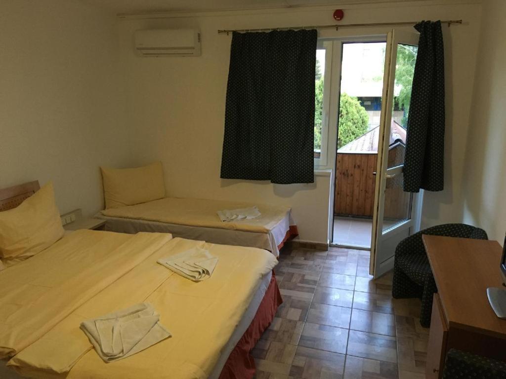 Fenyves Hotel Balatonfenyves Buitenkant foto