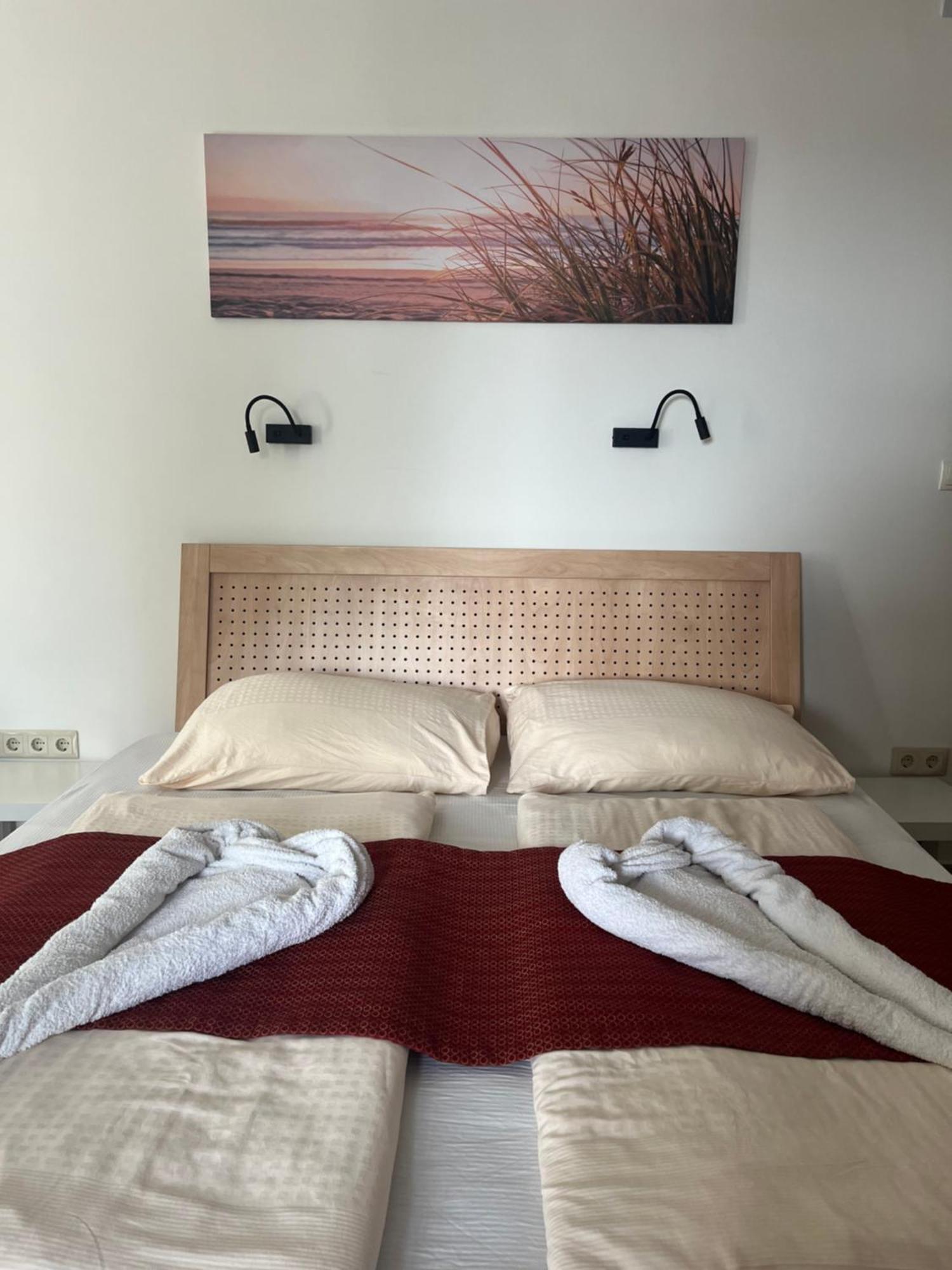 Fenyves Hotel Balatonfenyves Buitenkant foto