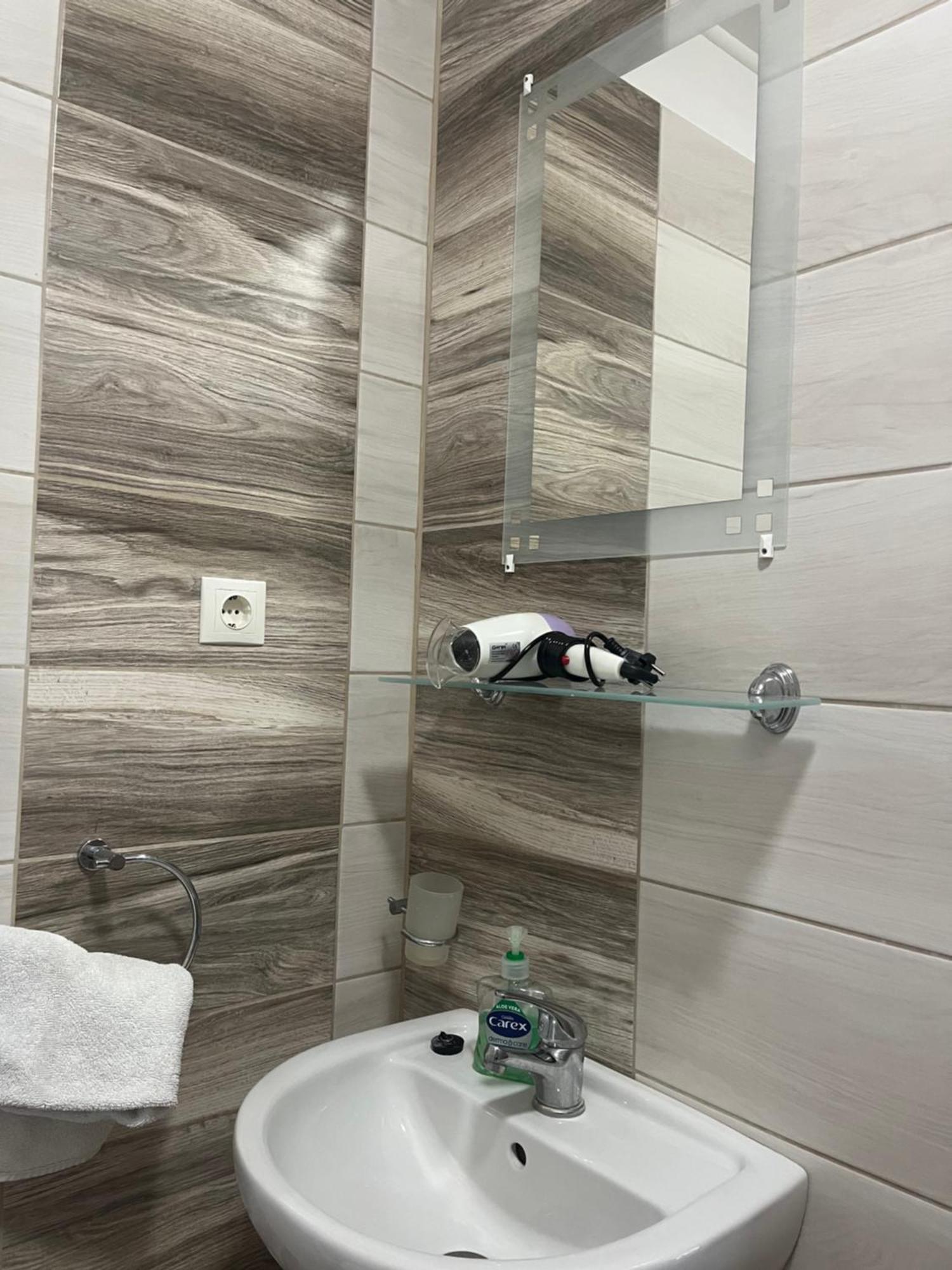 Fenyves Hotel Balatonfenyves Buitenkant foto